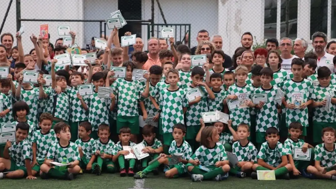 Muğlaspor Yaz Futbol Okulu'nun Mezuniyet Töreni Yapıldı