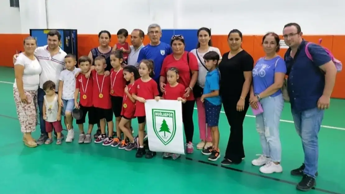 Muğlasporlu Minikler Madalyaları Topladı