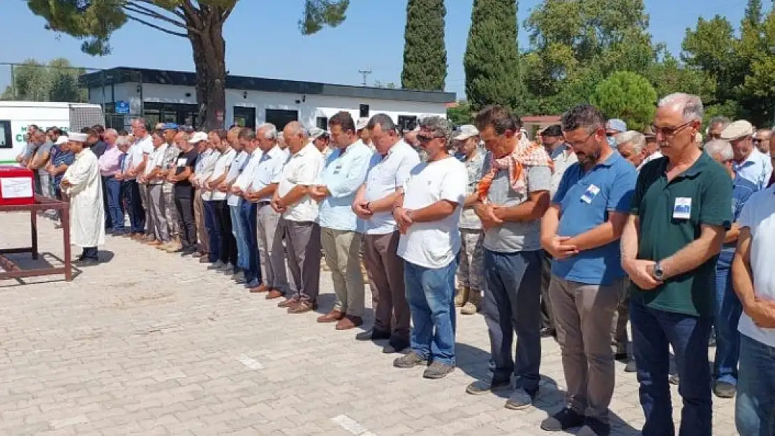 Paraşüt Kazasında Yaşamını Yitiren Emekli Asker Milas'ta Toprağa Verildi