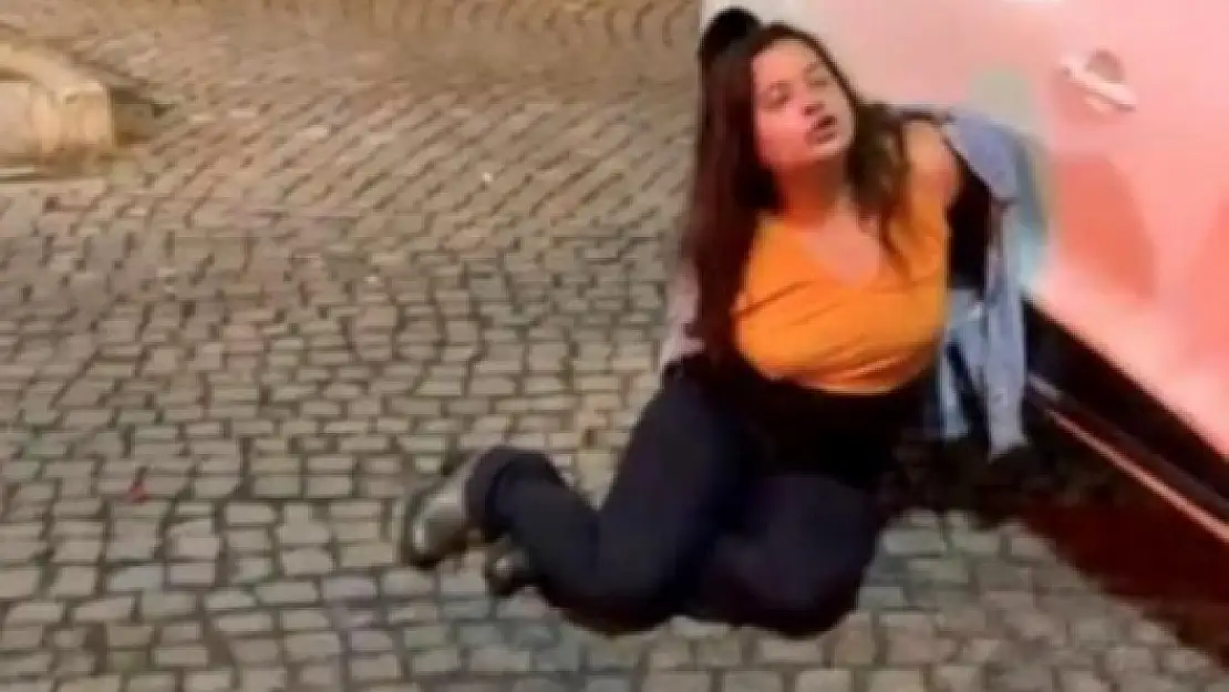 Alkollü Kadın Ortalığı Birbirine Kattı, Polise Tekme Atıp Küfür Etti