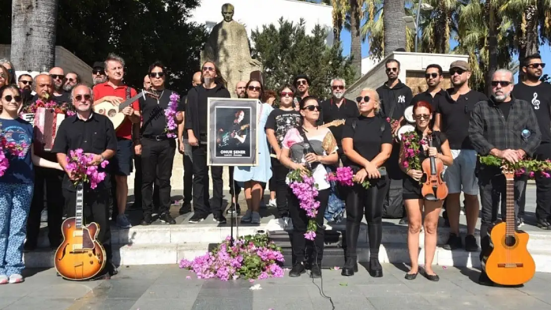 Bodrum'da Müzisyenler Onur Şener İçin Enstrümanlarıyla Sessiz Protesto Yaptı