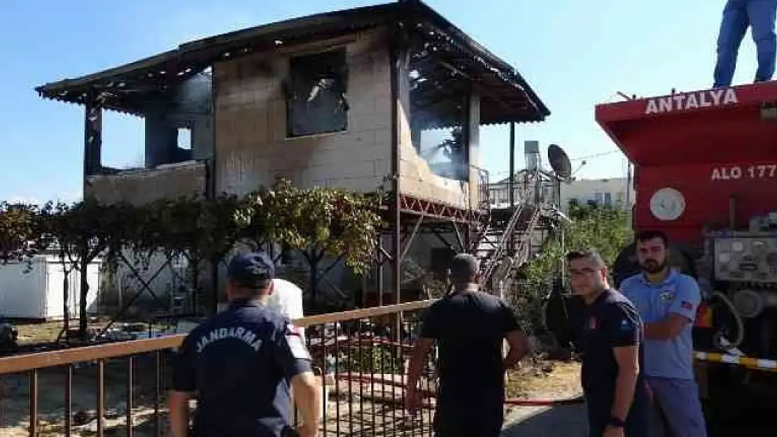 Eşi ve Çocuğu Terk Etti Diye Komşusunu Bıçaklayıp Evini Yaktı