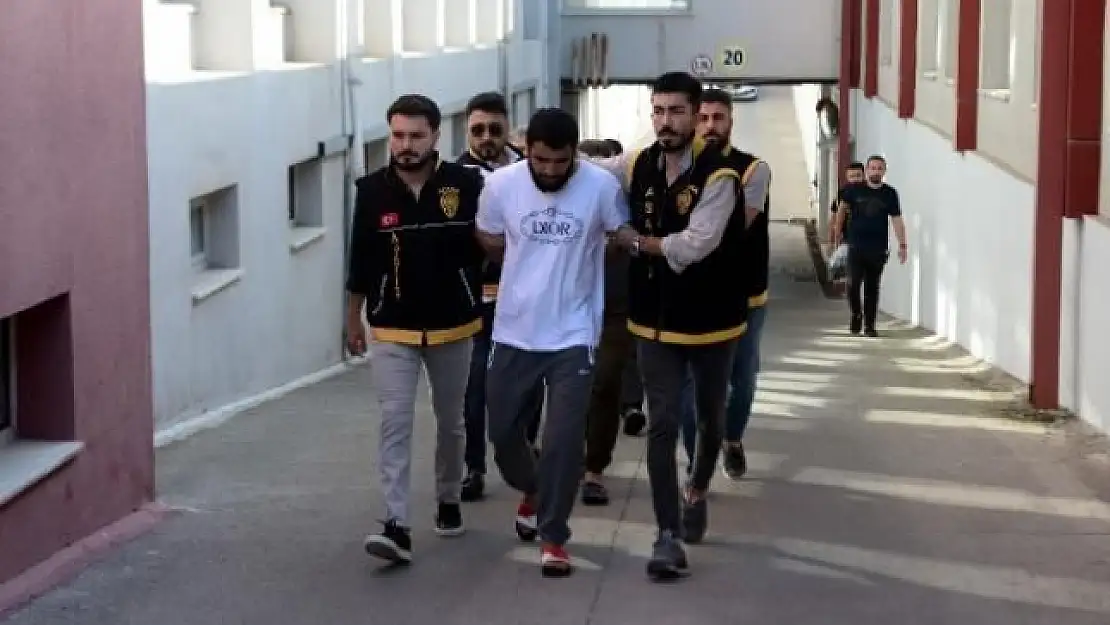 Ev Gözetleme Kavgasında Kan Aktı!