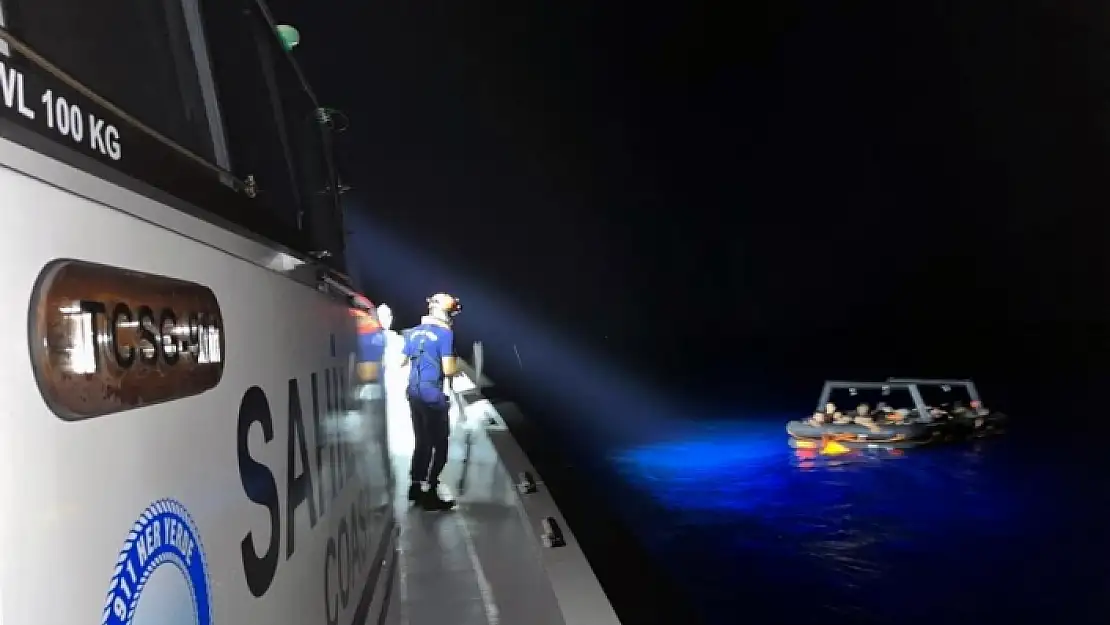 Marmaris ve Datça'da 125 Göçmen Kurtarıldı, 4 Kişi de Yakalandı
