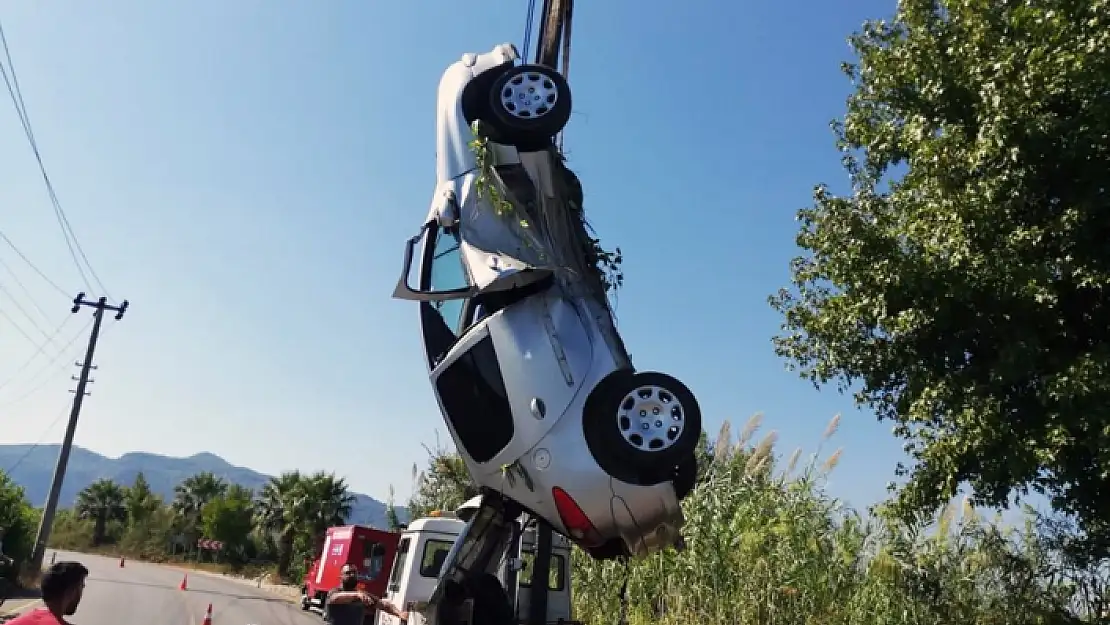 Ortaca'da Otomobil Su Kanalına Uçtu