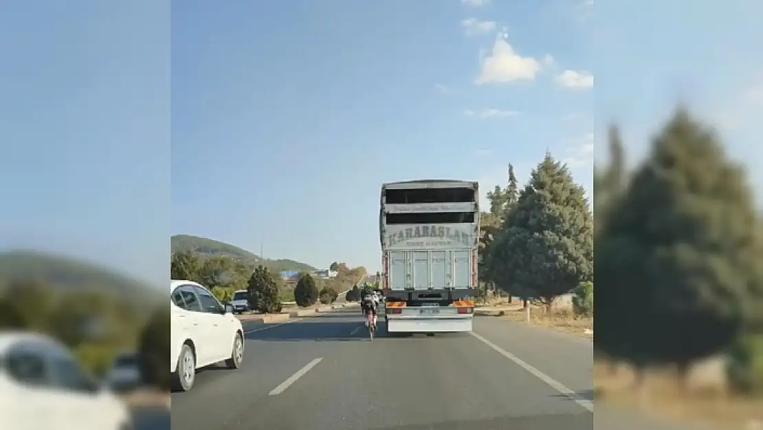 Aydın-Muğla Karayolunda Bisikletle Tehlikeli Yolculuk!