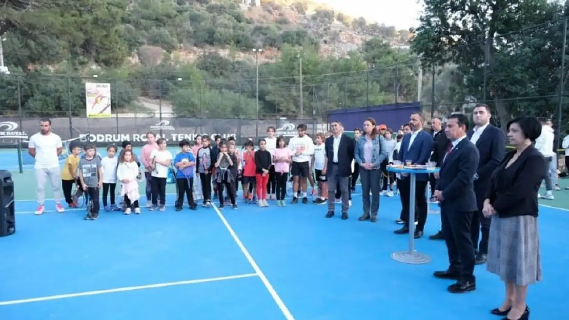 Bodrum'da Çocuklara Ücretsiz Tenis Kursu Veriliyor
