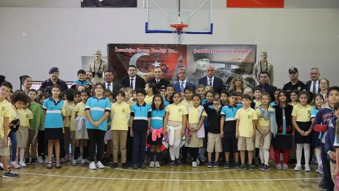Marmaris'e Çanakkale Gezici Müzesi Geldi