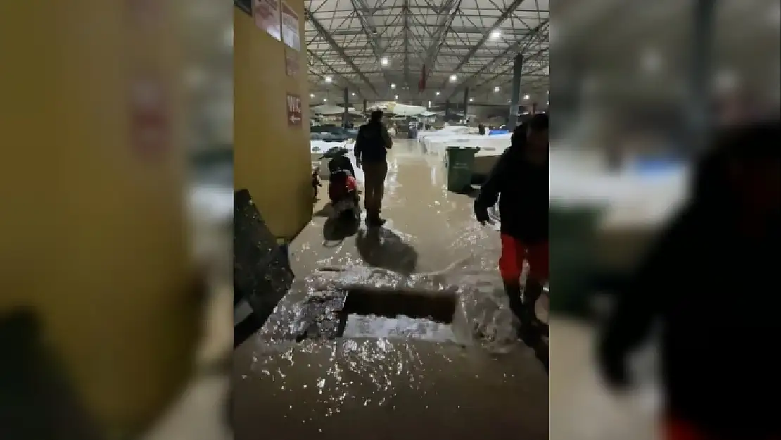 Milas'taki Semt Pazarı Sular Altında Kaldı