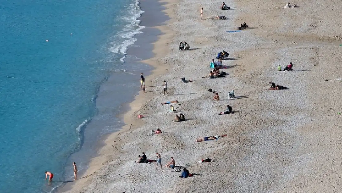 Fethiye ve Marmaris'te Güneşli Havanın Tadını Çıkardılar