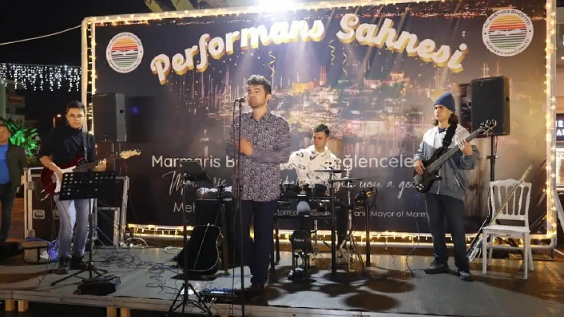 Marmaris'te 2023 Coşkuyla Karşılanıyor