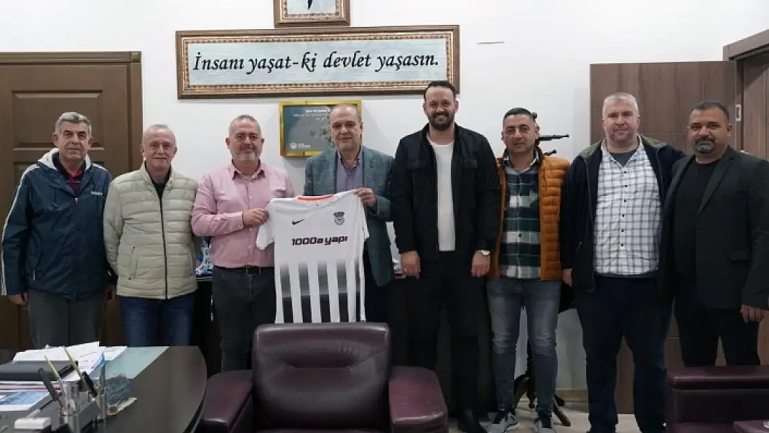 Ortaca Belediye Başkanı Uzundemir'e Forma Hediye Edildi