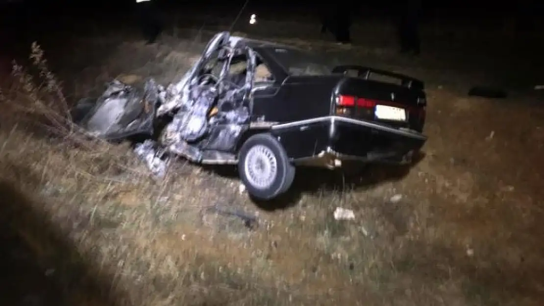 Otomobille Minibüsün Çarpıştı: 2 kişi hayatını kaybetti, 5 Kişi Yaralandı