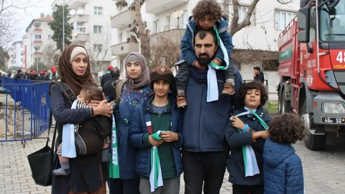 Cumhurbaşkanı Erdoğan'ı  Görmek İçin 6 Çocuğuyla Fransa'dan Menteşe'ye Geldi
