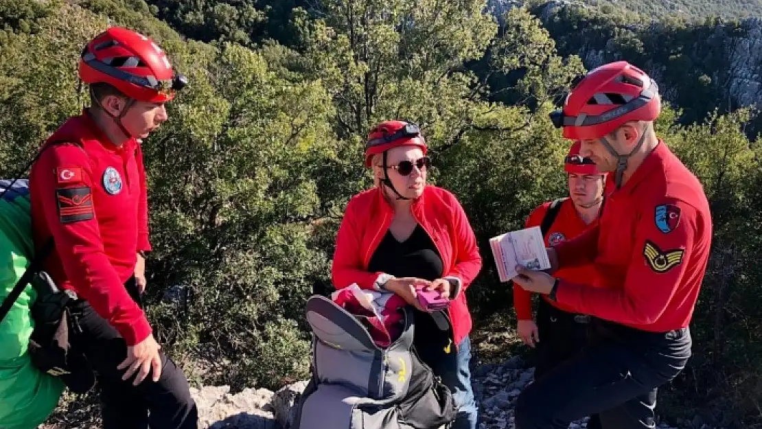 Fethiye'de Paraşütle Acil İniş Yapan Turisti Kurtarıldı
