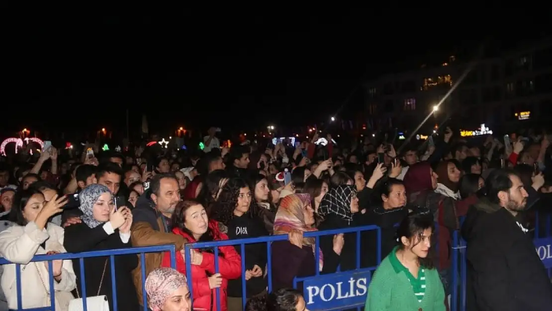 Fethiye'de Yeni Yıla Büyük Bir Coşkuyla Girildi