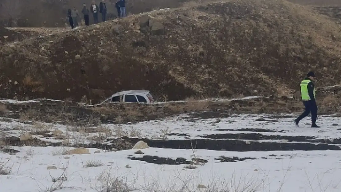 Kaza Sonrası Araçtan Çıkamayan Sürücü Donarak Yaşamını Yitirdi