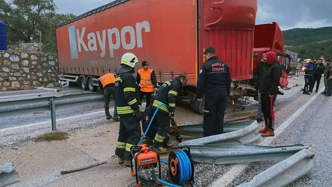 Milas'ta Feci Kaza! Tır ile Otomobil Çarpıştı: 2 Yaralı