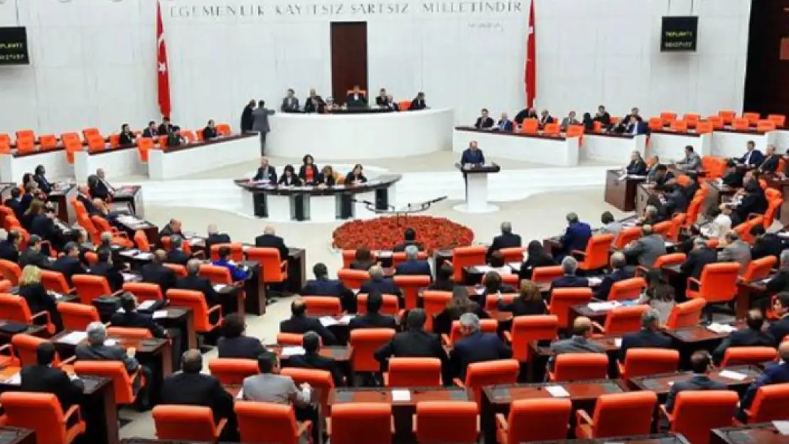 Sözleşmeli Personelin Kadroya Geçirilmesine Yönelik Kanun Teklifi Meclis'ten Geçti