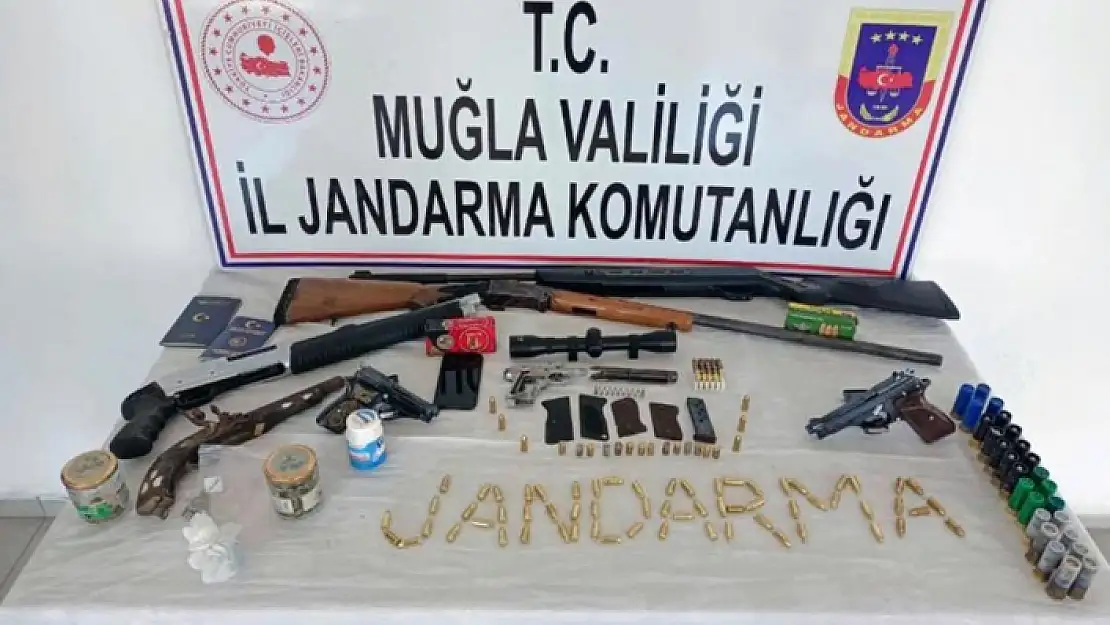 DALAMAN'DA ANTİK TABANCA SATMAYA ÇALIŞAN ŞAHIS YAKALANDI