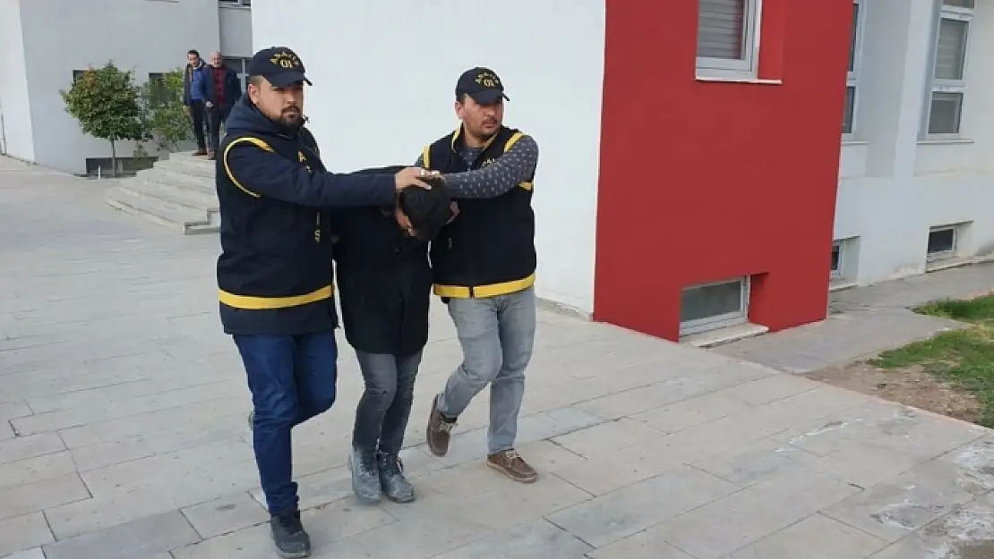 DEPREMDE HAYATINI KAYBEDEN BİR KİŞİNİN KARTLARINI ÇALAN ŞAHIS YAKALANDI
