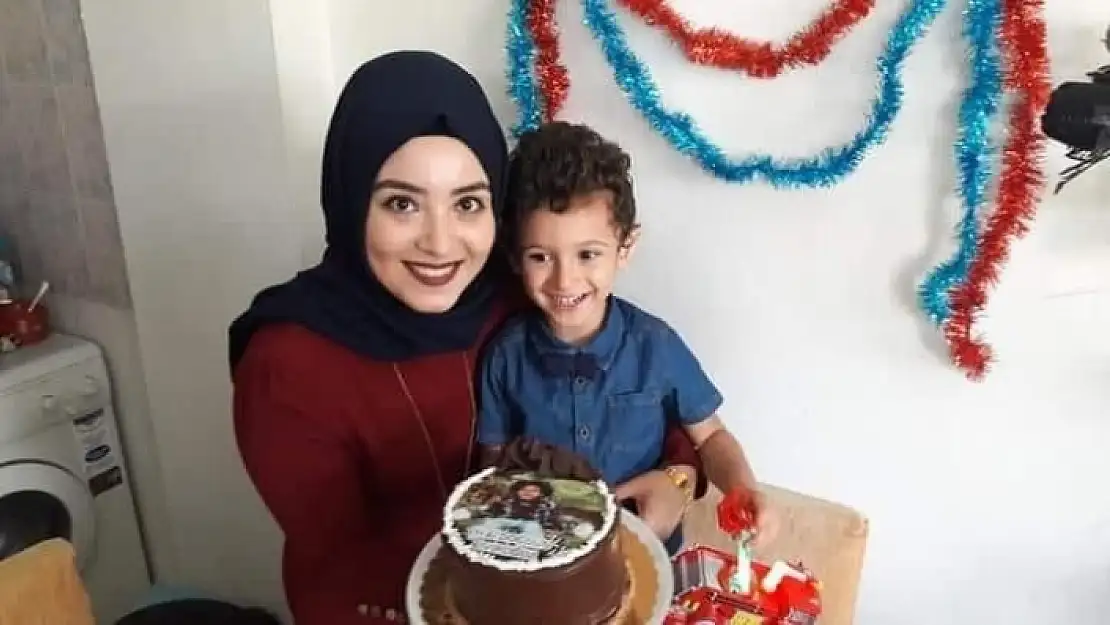 DEPREMDE YAŞAMINI YİTİREN ANNE VE OĞLU FETHİYE'DE TOPRAĞA VERİLDİ
