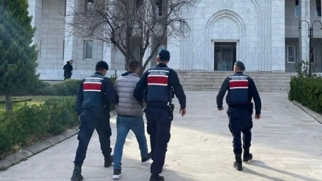 KESİNLEŞMİŞ HAPİS CEZASI BULUNAN ŞAHIS MİLAS'TA JANDARMADAN KAÇAMADI