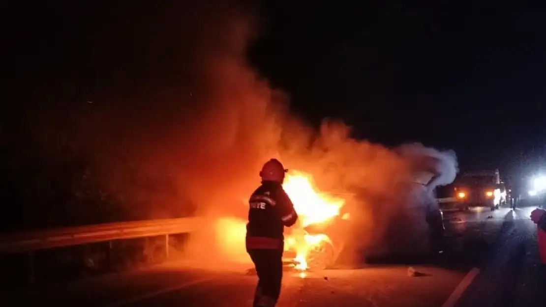 MARMARİS'TE KAZA YAPAN ARAÇ ALEV ALEV YANDI