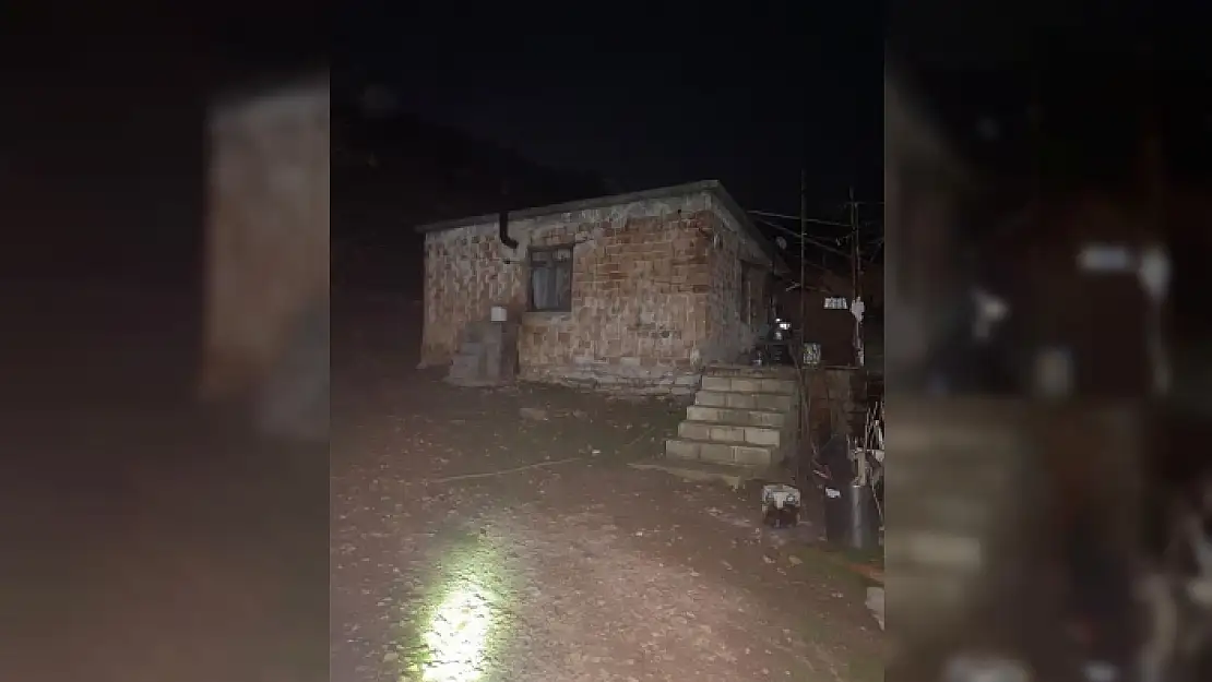 MENTEŞE'DE BİR KİŞİ EVİNİ YAKIP KAÇTI