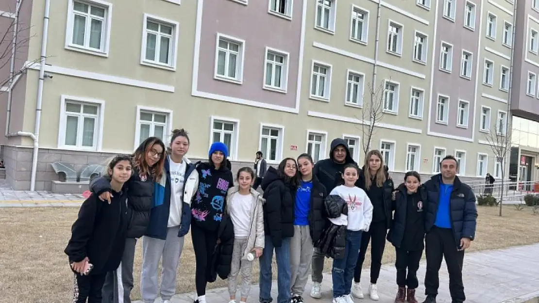MUĞLA EGE YILDIZLARI HOKEY TAKIMI SPORCULARINDAN DEPREMZEDELERE DESTEK