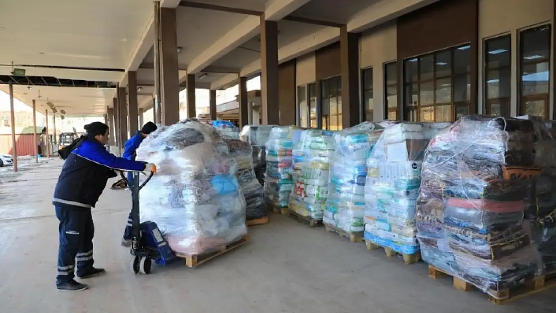 MUĞLA'NIN YARDIM TIRLARI DEPREM BÖLGESİ İÇİN YOLA ÇIKTI