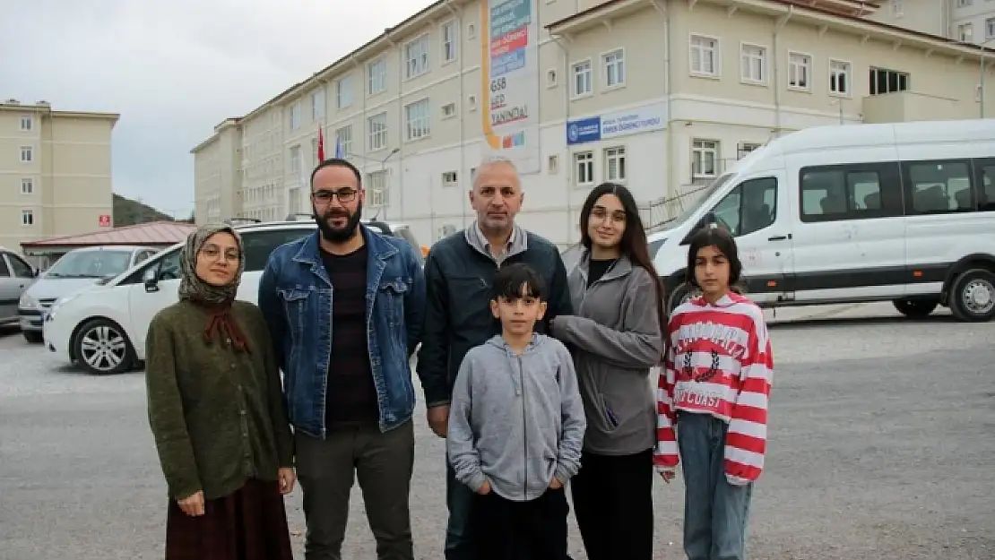NAMAZA KALKAN ÇİFT DEPREMDEN KURTULDU