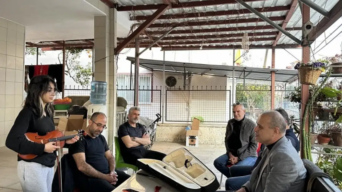 ORTACA'DA DEPREMZEDE GENÇ KIZIN KEMAN TALEBİ YERİNE GETİRİLDİ