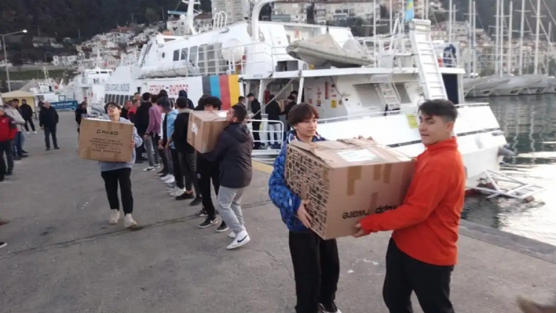 RODOS'TAN FETHİYE'YE YARDIM PAKETLERİ GELDİ