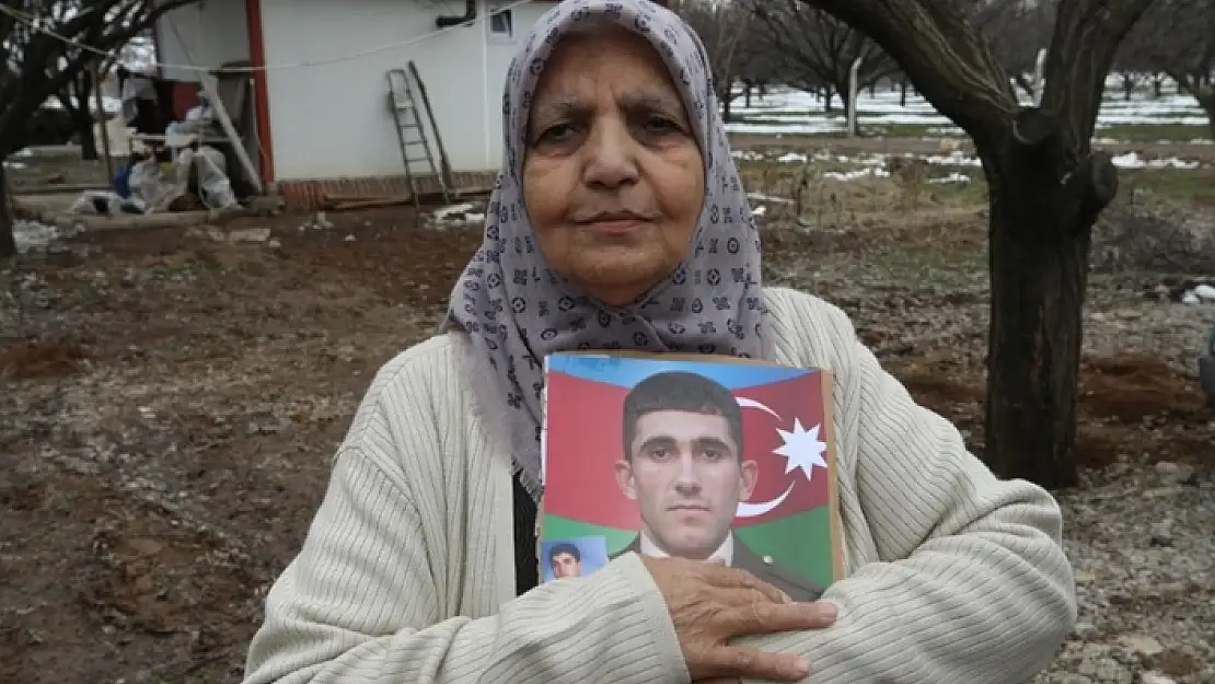 ŞEHİT ANNESİNDEN DEPREMZEDE ŞEHİT ANNESİNE 'DUYGU YÜKLÜ' KOLİ