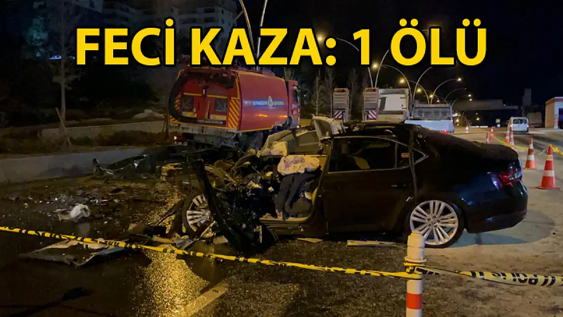 SULAMA TANKERİNE ÇARPAN SÜRÜCÜ ARAÇTA SIKIŞARAK HAYATINI KAYBETTİ