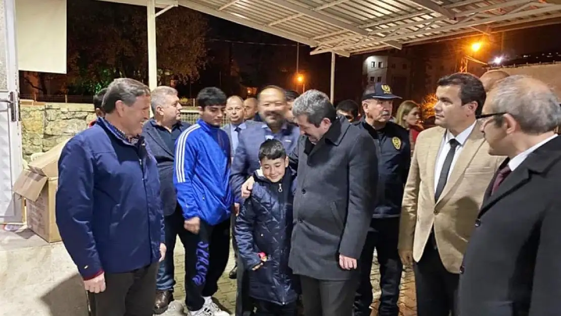 VALİ TAVLI DEPREMZELERLE FETHİYE'DE BULUŞTU