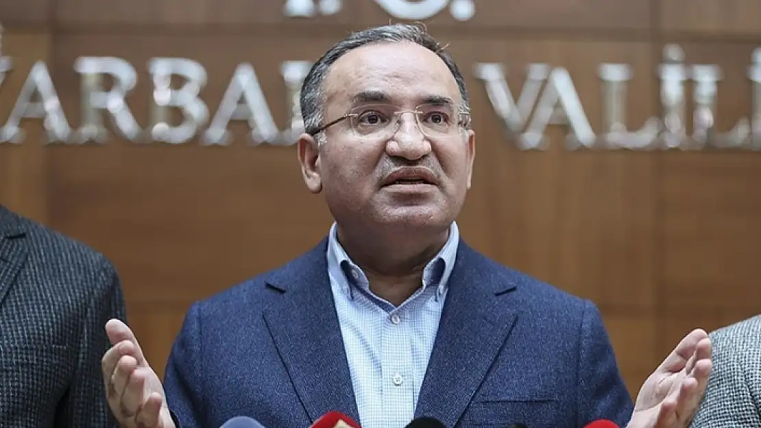 ADALET BAKANI BOZDAĞ, SECCADEYE AYAKKABILARIYLA BASAN KILIÇDAROĞLU VE KURMAYLARINI KINADI