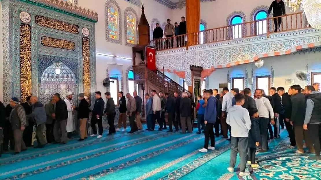 KÖYCEĞİZ'DE ÖRNEK DAVRANIŞ: CAMİLER DOLDU