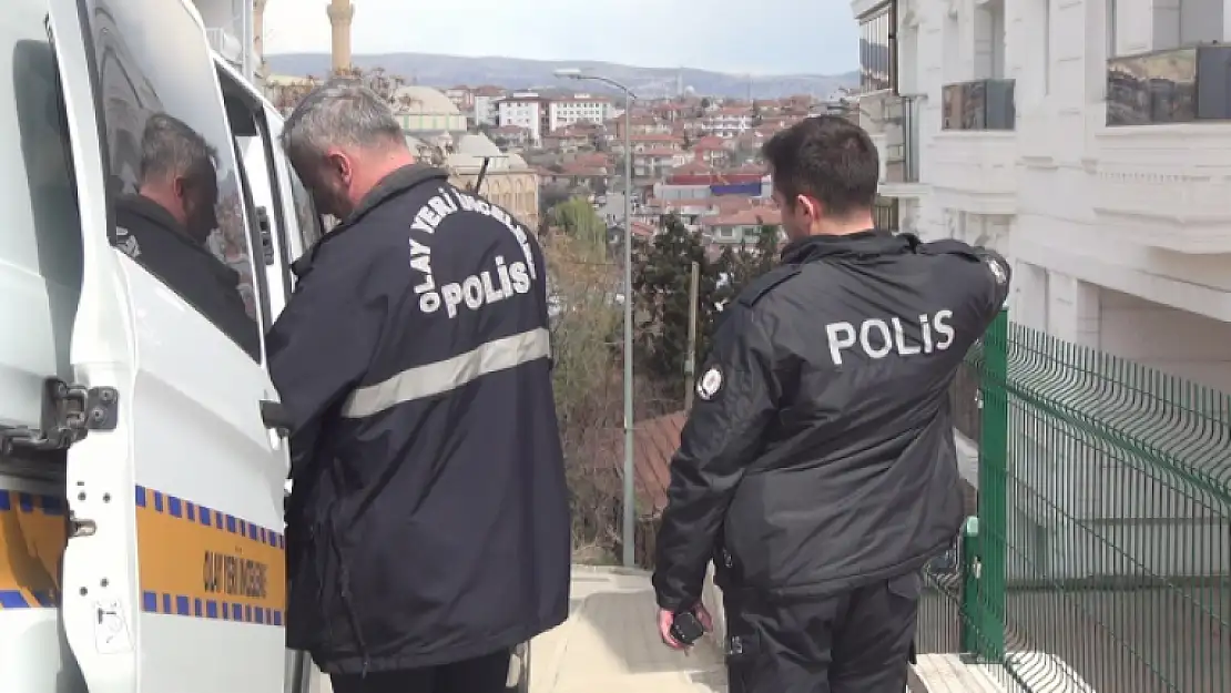 YENİ TAŞINDIĞI EVİN CAMLARINI SİLERKEN 6. KATTAN AŞAĞI DÜŞTÜ
