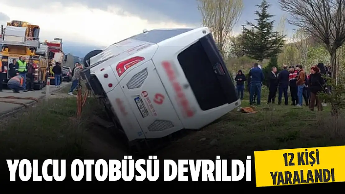 YOLCU OTOBÜSÜ DEVRİLDİ: 12 KİŞİ YARALANDI