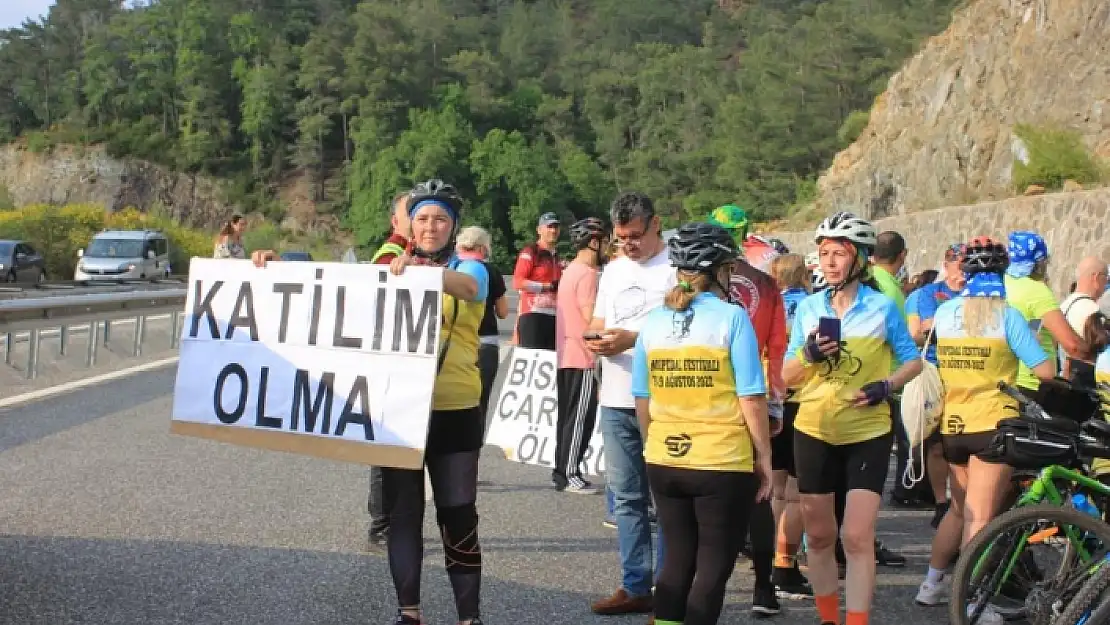 BİSİKLETÇİLER MARMARİS'TE ARKADAŞLARI İÇİN TOPLANDILAR