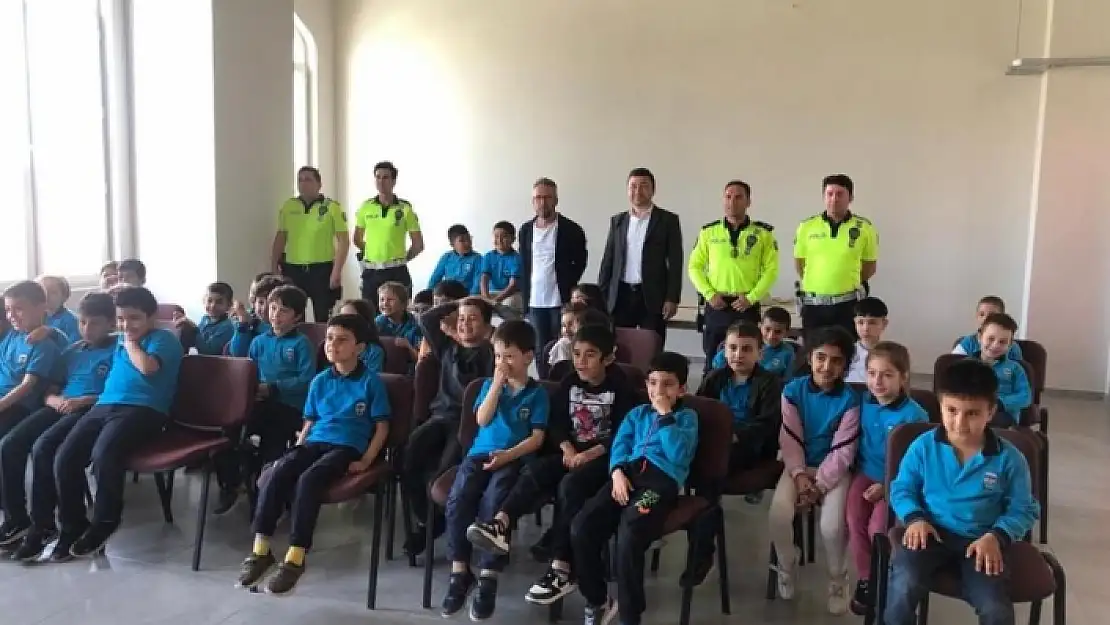 DATÇA'DA 85 ÖĞRENCİYE TRAFİK EĞİTİMİ VERİLDİ