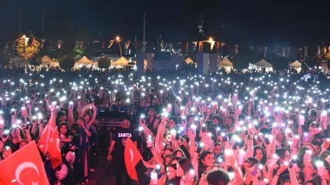 FETHİYE'DE GRİPİN KONSERİ DÜZENLENDİ