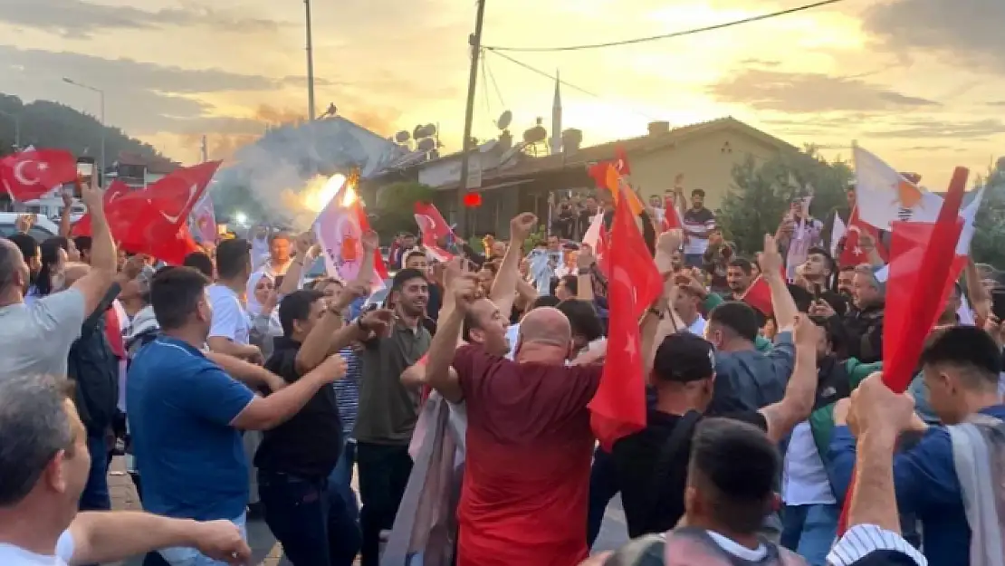 FETHİYE'DE SEÇİM ZAFERİ KUTLANDI