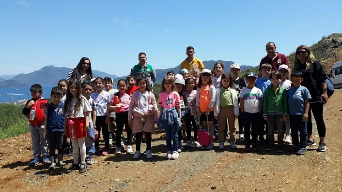 MARMARİS'TE ÖĞRENCİLER AĞAÇ TOHUMLARINI TOPRAKLA BULUŞTURDU