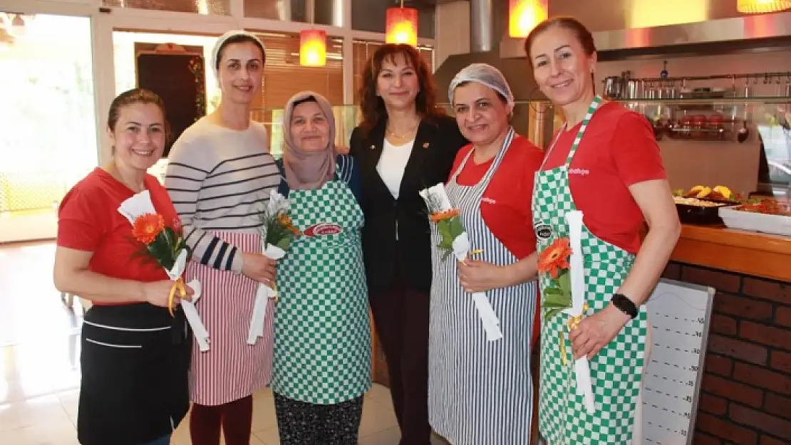 MARMARİS TİCARET ODASI ÜYESİ ARAS KADINLARLA BİR ARAYA GELDİ