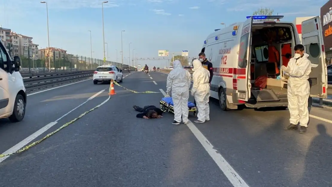 YOL ORTASINDA YATARAK TRAFİĞİ KESTİ