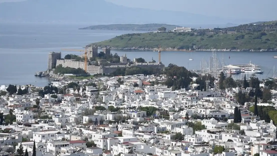 BODRUM'DA ÇIKAN OTEL YANGINI KORKUTTU