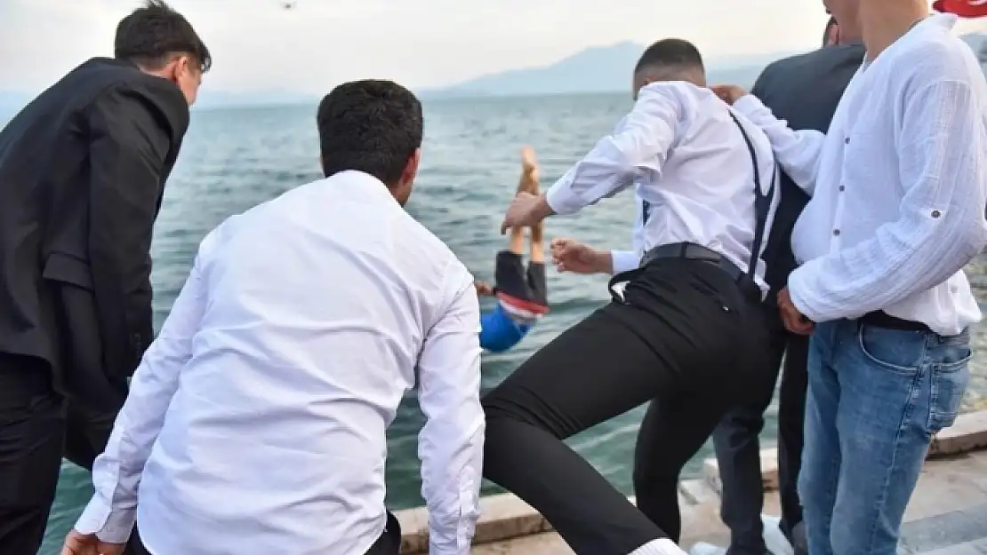 KÖYCEĞİZ'DE GÖLE ÖĞRENCİ ATILDI